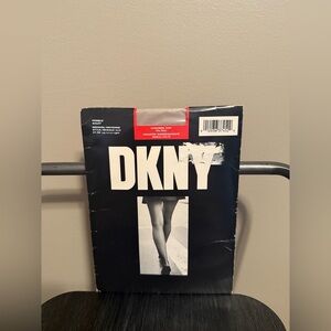 DKNY Sheer Pebble Hosiery Sz Medium